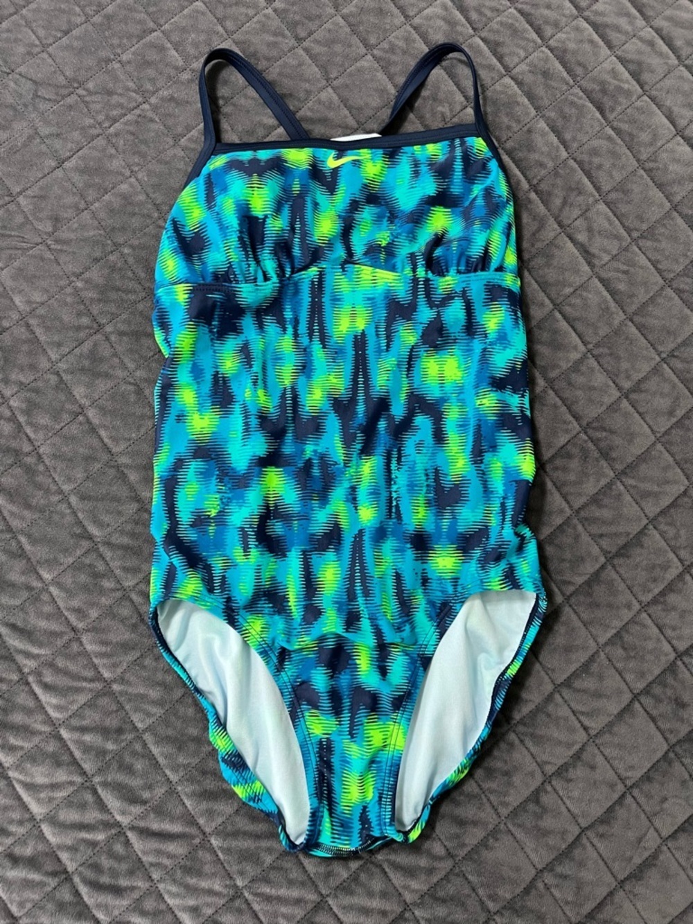 Nike Swim One Piece Swimsuit Women’s Size 8 Open Back Printed B13